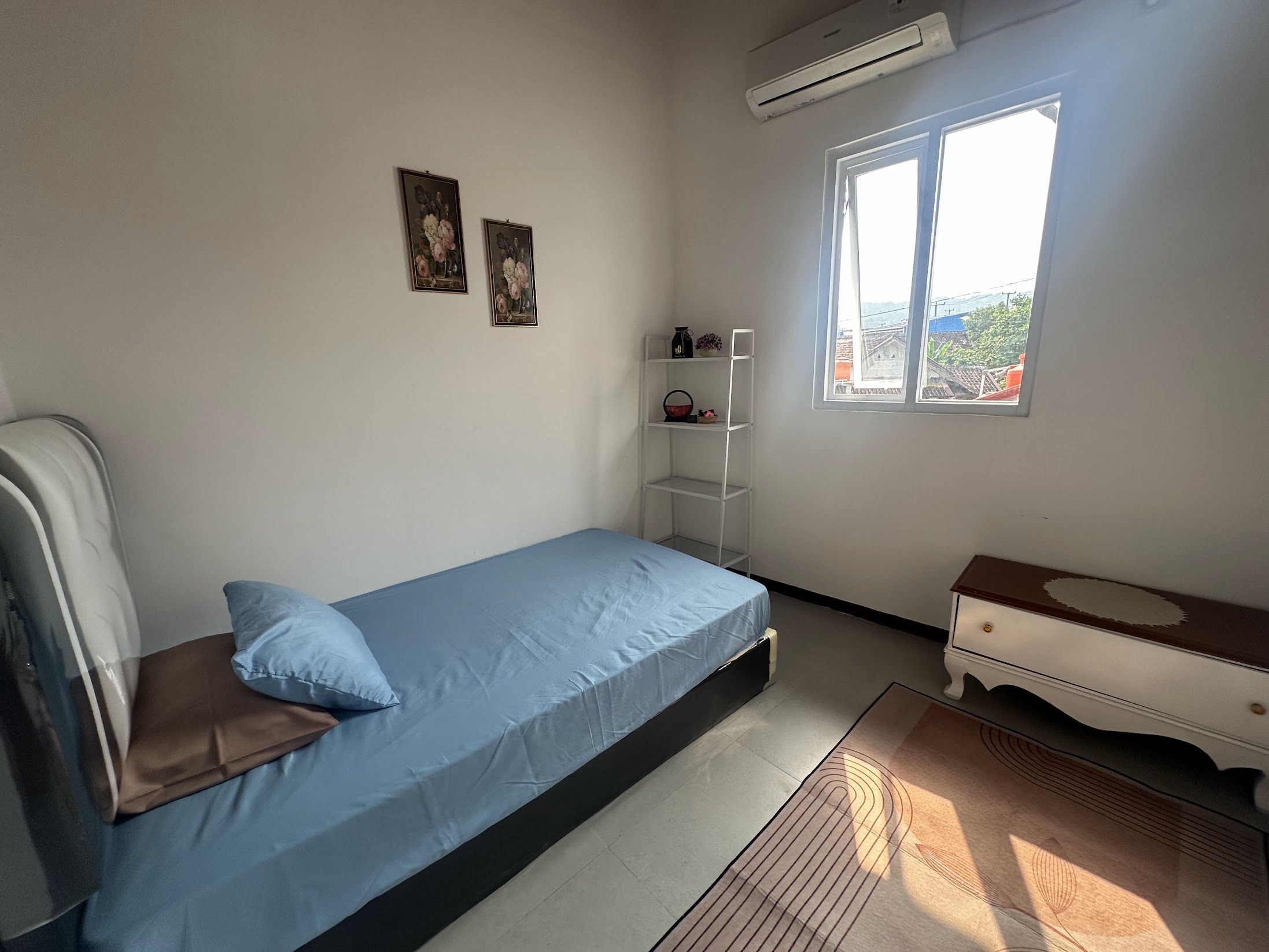 Small Basic Backpacker Room - Downstairs